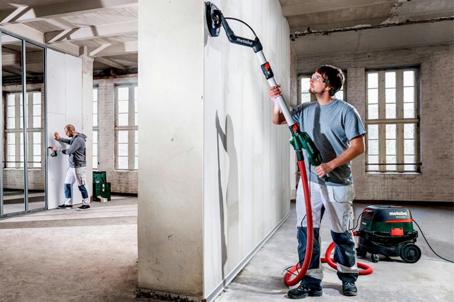 Varsihiomakone ja pölynimuri Varsihiomakone ja pölynimuri